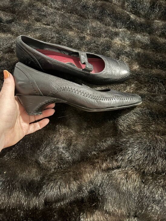 AEROSOLES Shoes - Whats What Aerosols black leather sqaure toe  heels shoes 8.5 Mary jane